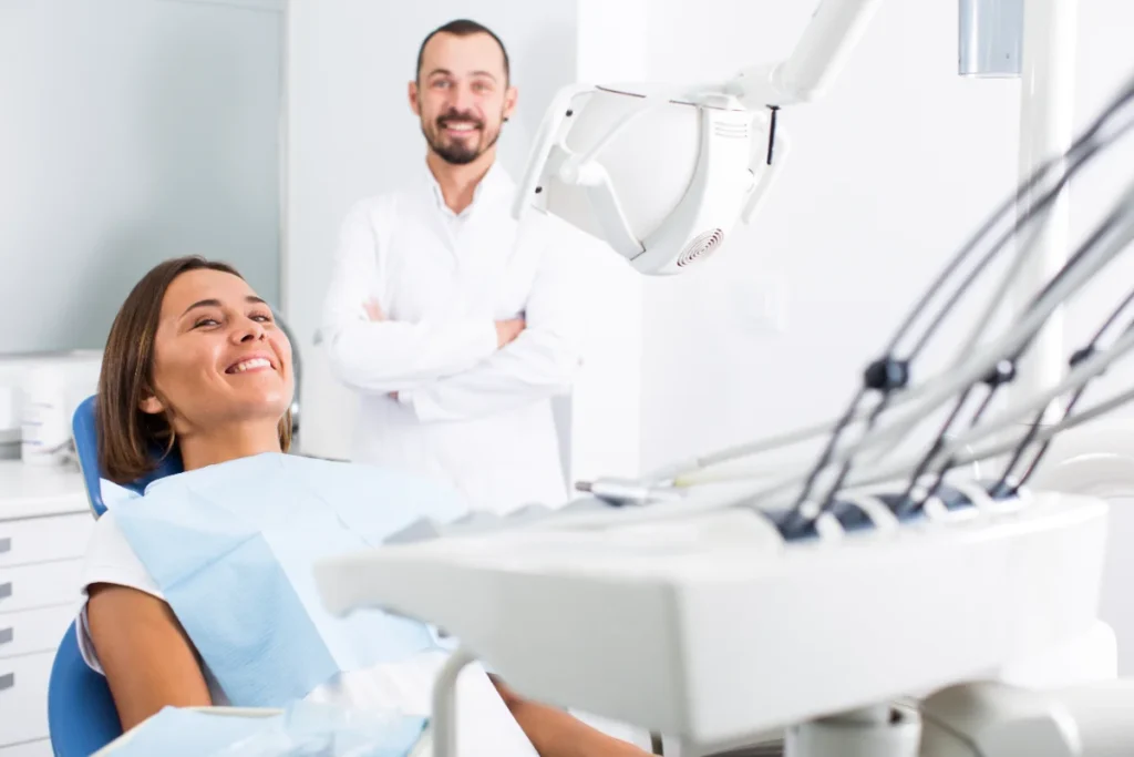 Consulta e conversa com o médico dentista